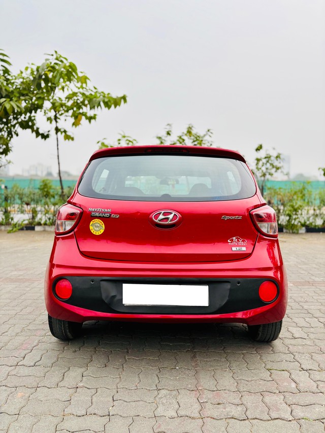 Second-hand 2017 Hyundai Grand i10 Sportz for sale in Surat-1