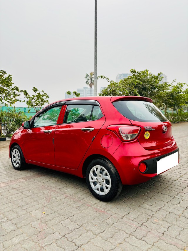 Second-hand 2017 Hyundai Grand i10 Sportz for sale in Surat-2