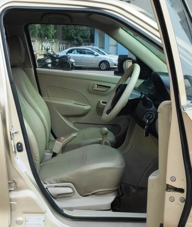 Second-hand 2014 Maruti Swift Dzire LXI for sale in Mira Road-10