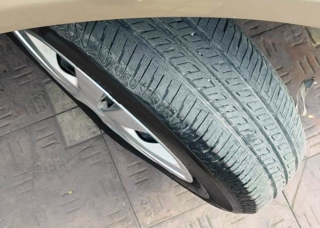 Second-hand 2014 Maruti Swift Dzire LXI for sale in Mira Road-7