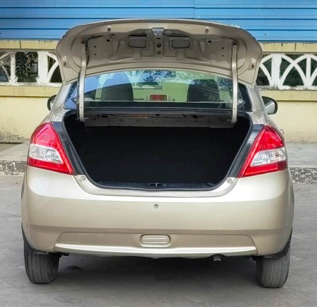 Second-hand 2014 Maruti Swift Dzire LXI for sale in Mira Road-12