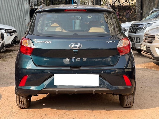 Second-hand 2020 Hyundai Grand i10 Nios Sportz AMT for sale in Kolkata-1