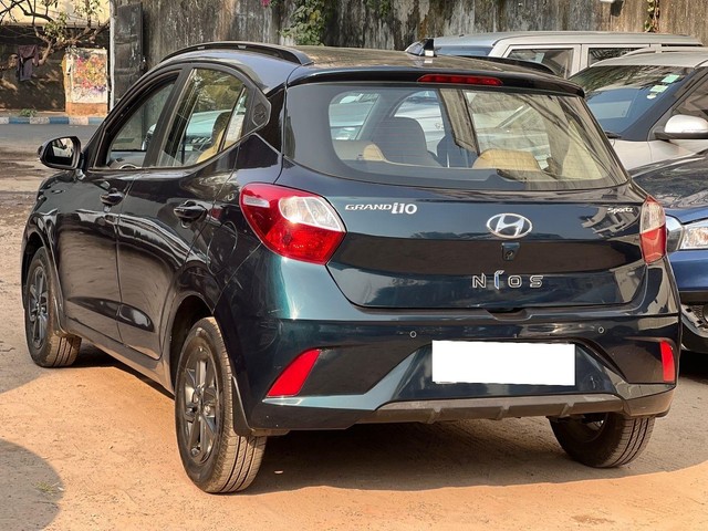 Second-hand 2020 Hyundai Grand i10 Nios Sportz AMT for sale in Kolkata-5
