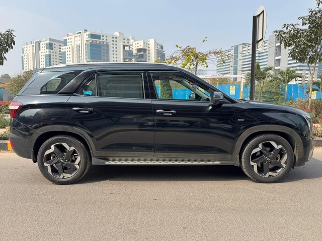 Second-hand 2022 Hyundai Alcazar Signature Diesel AT for sale in Hyderabad-1