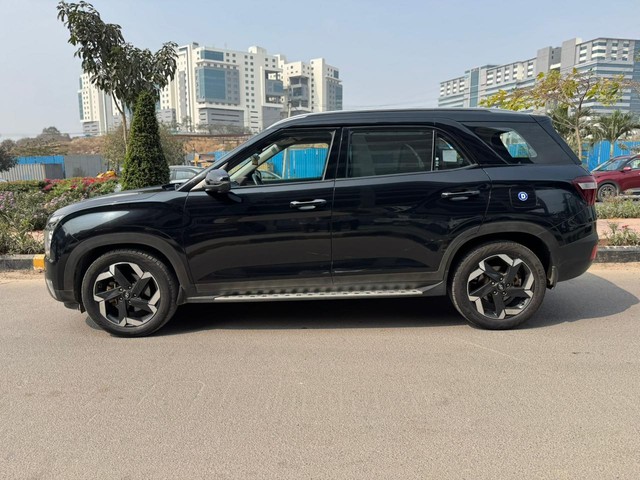 Second-hand 2022 Hyundai Alcazar Signature Diesel AT for sale in Hyderabad-4