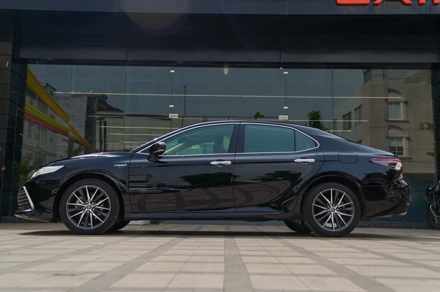 Toyota Camry 2.5 Hybrid Second-hand 2023 Toyota Camry 2.5 Hybrid for sale in Jaipur-2