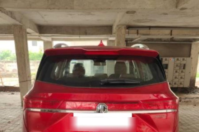 Second-hand 2024 MG Hector Plus Savvy Pro CVT 2023-2025 for sale in Patna-3