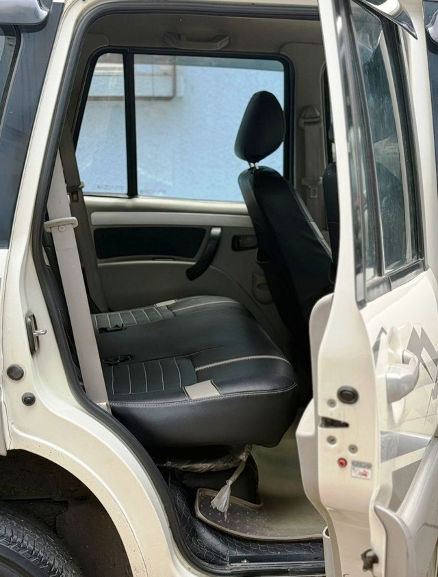 Second-hand 2017 Mahindra Scorpio Intelli Hybrid S10 for sale in Mira Road-11