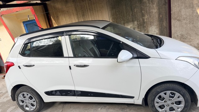 Second-hand 2015 Hyundai i10 Sportz 1.1L for sale in Kota-3