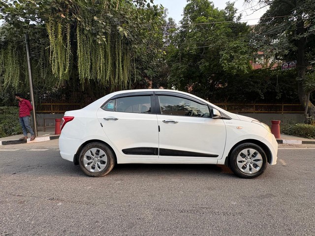 Second-hand 2017 Hyundai Xcent 1.2 VTVT E for sale in New Delhi-1