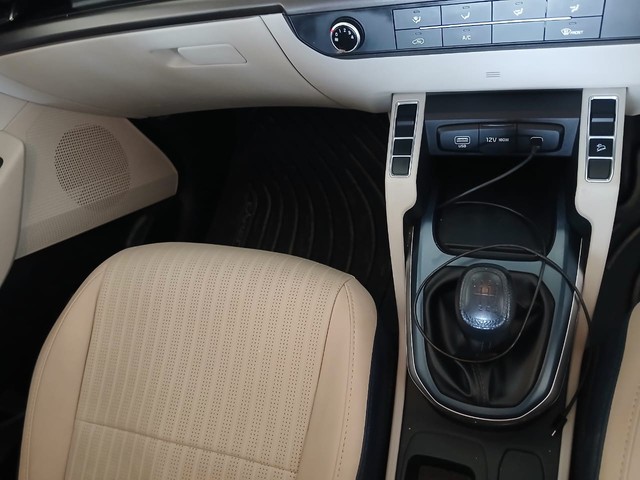 Second-hand 2025 Kia Carens Clavis HTE (O) Diesel for sale in Mainpuri-7