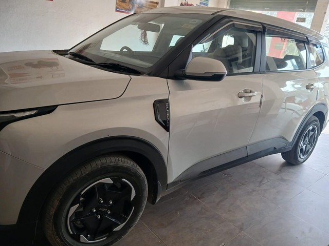 Second-hand 2025 Kia Carens Clavis HTE (O) Diesel for sale in Mainpuri-2