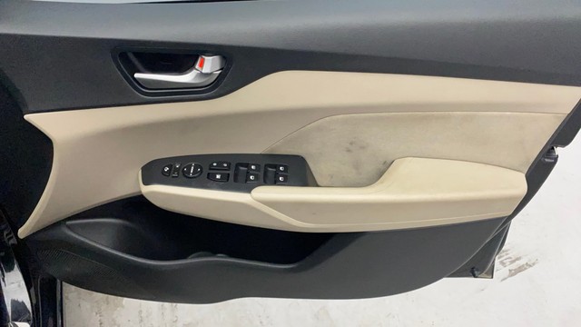 Second-hand 2020 Hyundai Verna SX IVT for sale in Kochi-17