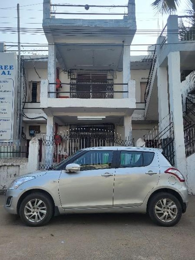 Second-hand 2013 Maruti Suzuki Swift ZXI for sale in Raipur-1