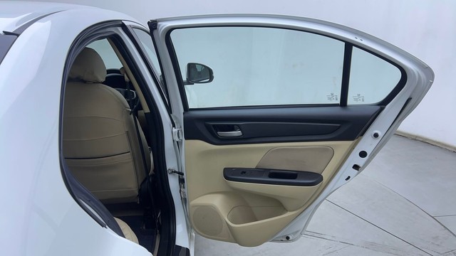 Second-hand 2023 Honda Amaze 2nd Gen VX for sale in Hyderabad-30