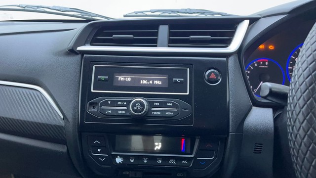 Second-hand 2017 Honda Brio S MT for sale in Hyderabad-30