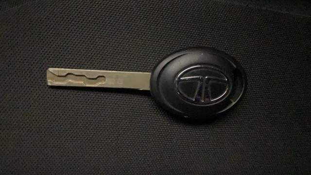 Second-hand 2020 Tata Altroz XE BSVI for sale in Kochi-21