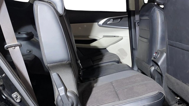 Second-hand 2023 Kia Carens Prestige Plus DCT for sale in Kolkata-16