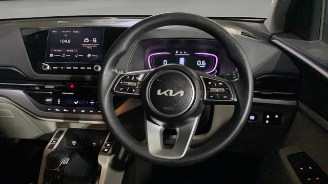 Second-hand 2023 Kia Carens Prestige Plus DCT for sale in Kolkata-12