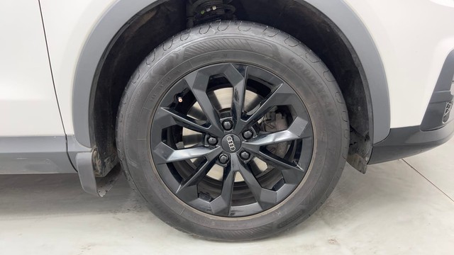 Second-hand 2017 Audi Q3 30 TDI Premium FWD for sale in Pune-17