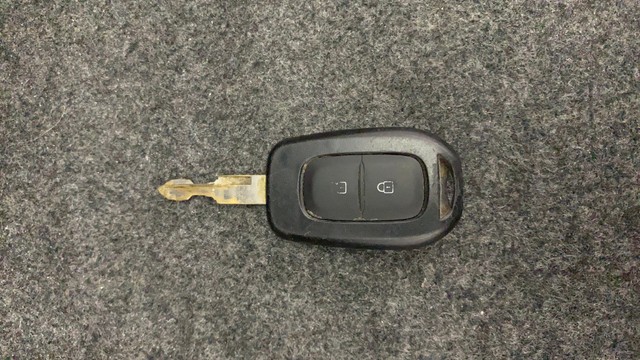 Second-hand 2018 Renault KWID 1.0 RXT for sale in Kochi-21