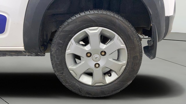 Second-hand 2018 Renault KWID 1.0 RXT for sale in Kochi-26