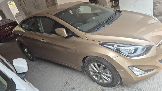Second-hand 2015 Hyundai Elantra CRDi S for sale in Kolkata-3