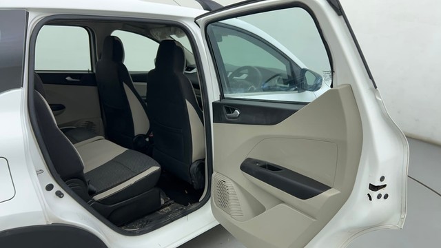 Second-hand 2022 Renault Triber RXZ for sale in Ahmedabad-30