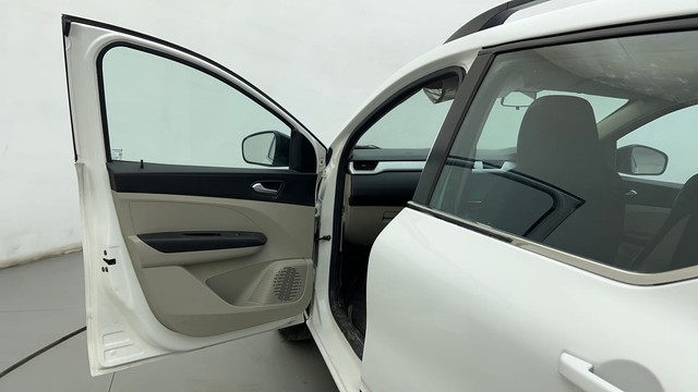 Second-hand 2022 Renault Triber RXZ for sale in Ahmedabad-35