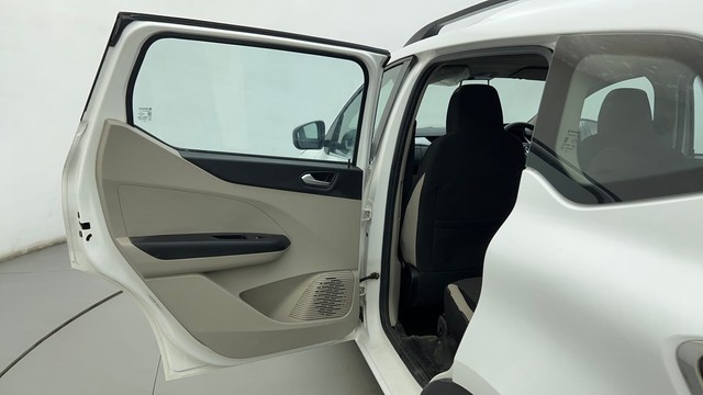 Second-hand 2022 Renault Triber RXZ for sale in Ahmedabad-24