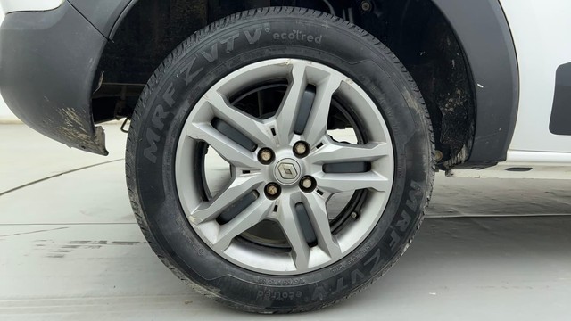 Second-hand 2022 Renault Triber RXZ for sale in Ahmedabad-18