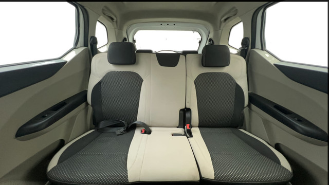 Second-hand 2022 Renault Triber RXZ for sale in Ahmedabad-25