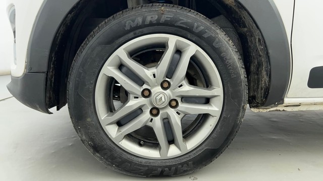 Second-hand 2022 Renault Triber RXZ for sale in Ahmedabad-20