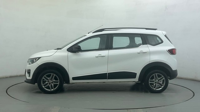 Second-hand 2022 Renault Triber RXZ for sale in Ahmedabad-6