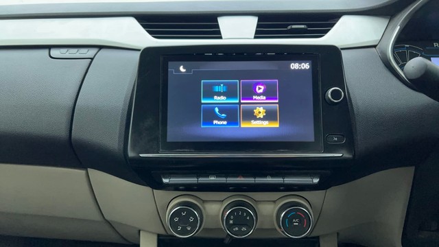 Second-hand 2022 Renault Triber RXZ for sale in Ahmedabad-23