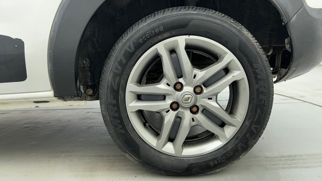 Second-hand 2022 Renault Triber RXZ for sale in Ahmedabad-19