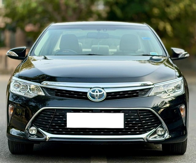 Second-hand 2017 Toyota Camry 2.5 Hybrid for sale in New Delhi-4