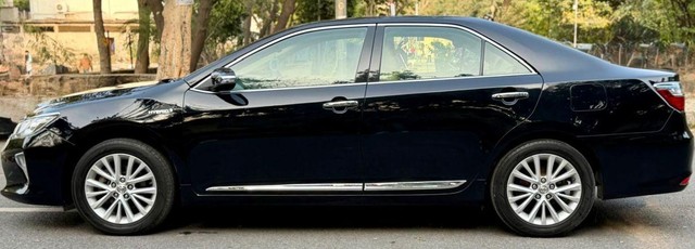 Second-hand 2017 Toyota Camry 2.5 Hybrid for sale in New Delhi-2