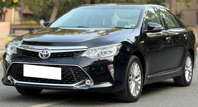 Second-hand 2017 Toyota Camry 2.5 Hybrid for sale in New Delhi-3