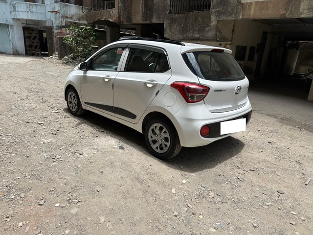 Second-hand 2018 Hyundai Grand i10 1.2 CRDi Sportz for sale in Surat-4