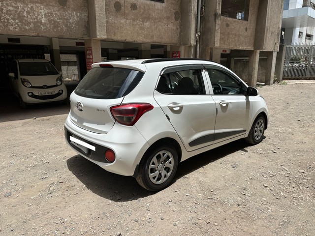 Second-hand 2018 Hyundai Grand i10 1.2 CRDi Sportz for sale in Surat-2