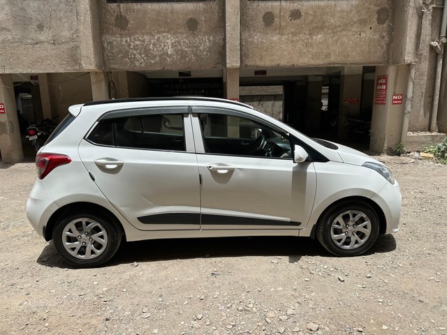 Second-hand 2018 Hyundai Grand i10 1.2 CRDi Sportz for sale in Surat-1