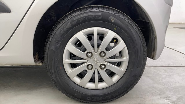 Second-hand 2014 Hyundai i10 Sportz 1.1L for sale in Chennai-19