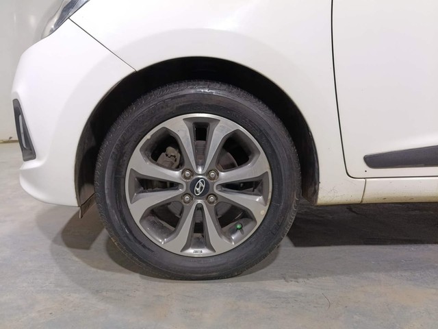 Second-hand 2014 Hyundai Xcent Petrol for sale in Kochi-20