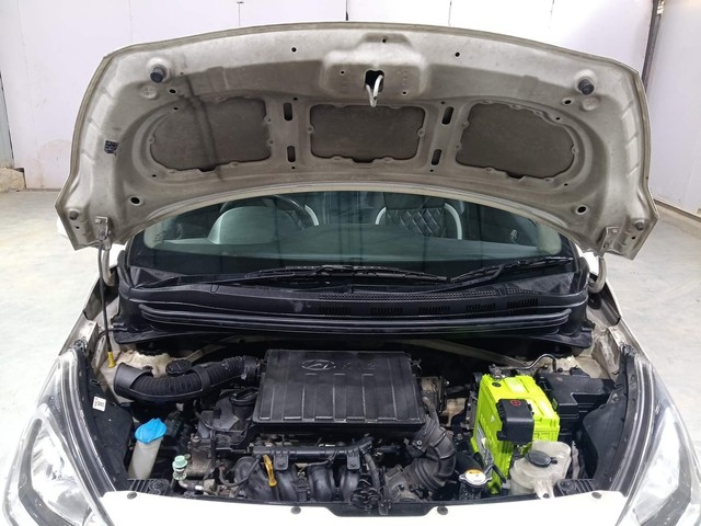 Second-hand 2014 Hyundai Xcent Petrol for sale in Kochi-8