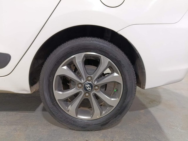 Second-hand 2014 Hyundai Xcent Petrol for sale in Kochi-19