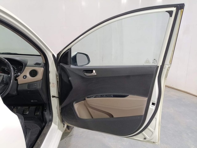 Second-hand 2014 Hyundai Xcent Petrol for sale in Kochi-16