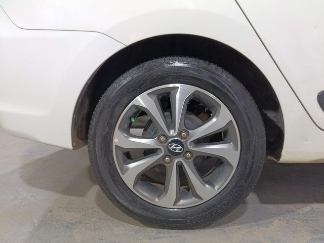 Second-hand 2014 Hyundai Xcent Petrol for sale in Kochi-18