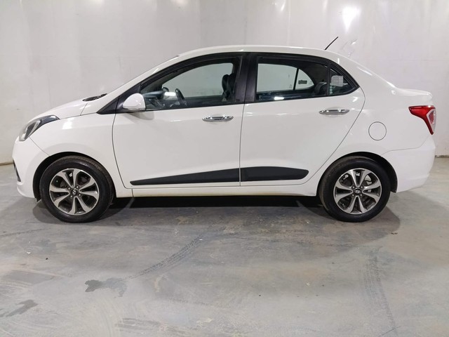 Second-hand 2014 Hyundai Xcent Petrol for sale in Kochi-6