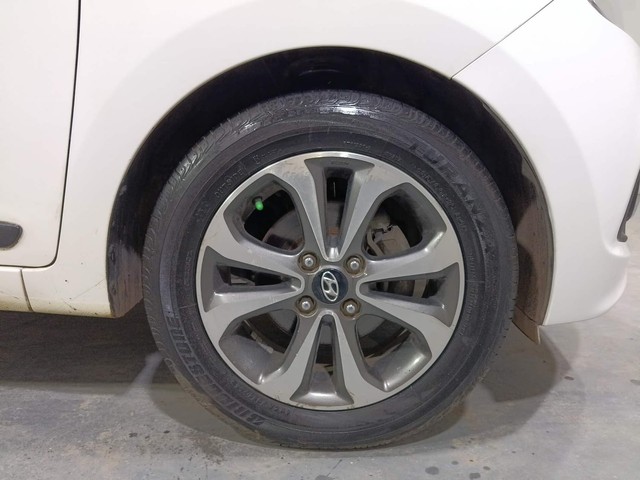 Second-hand 2014 Hyundai Xcent Petrol for sale in Kochi-17